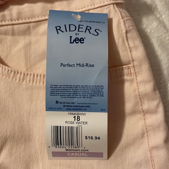 Riders by Lee Rose Water Pink Mid Rise Capri - Picture 4 of 4